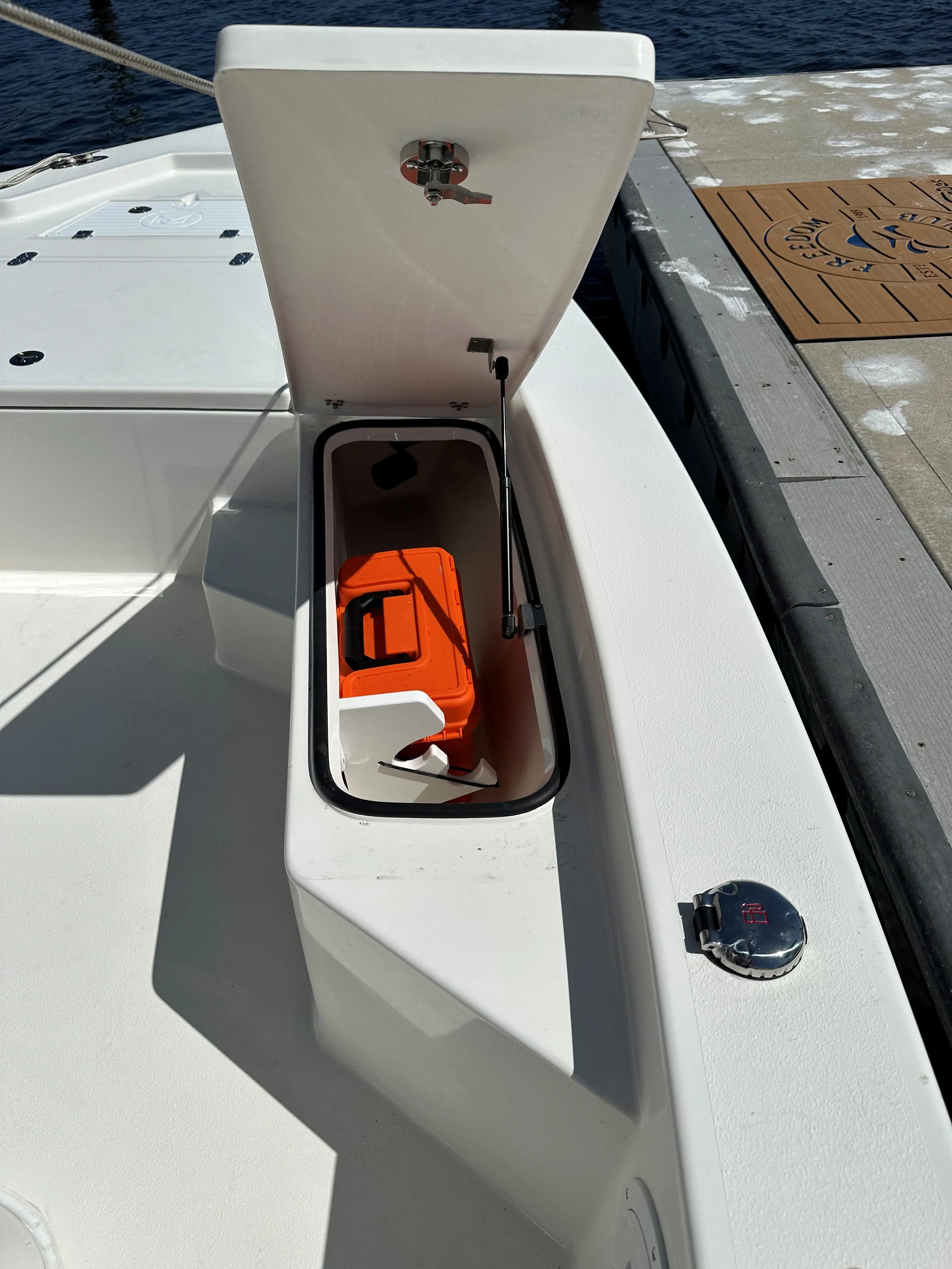 220 Bay Boat interior