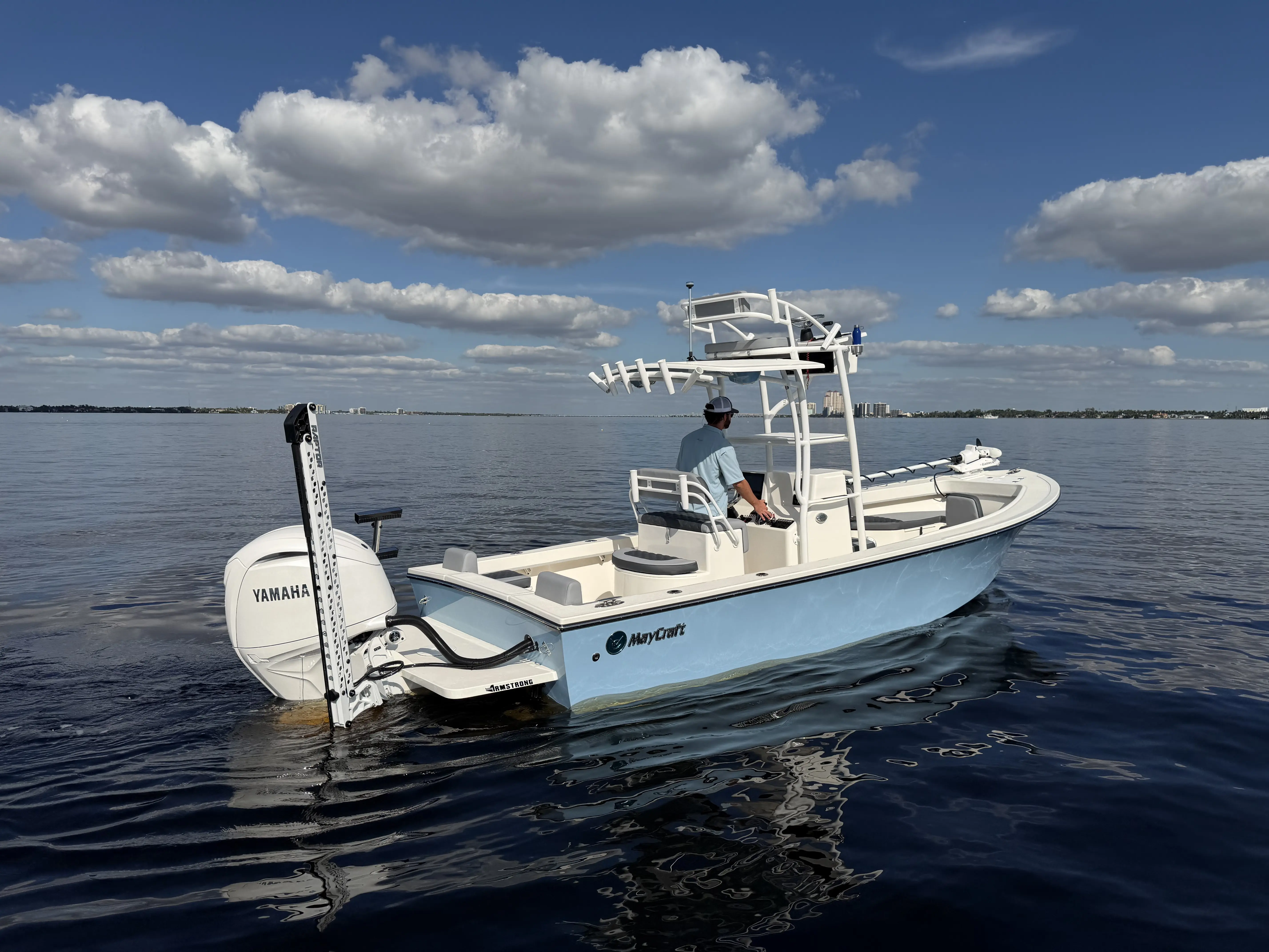 238 Offshore CC exterior