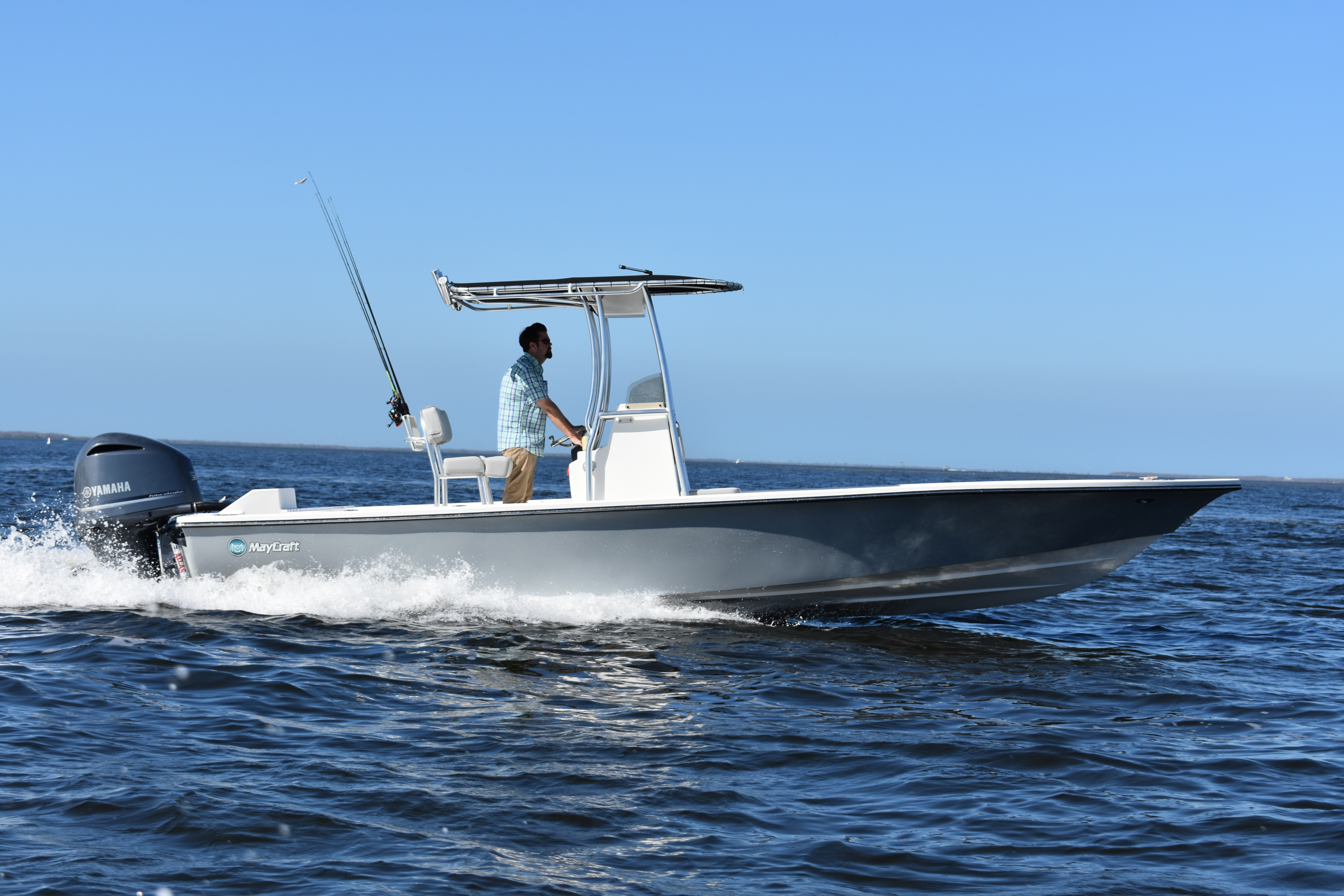 260 Bay Boat exterior