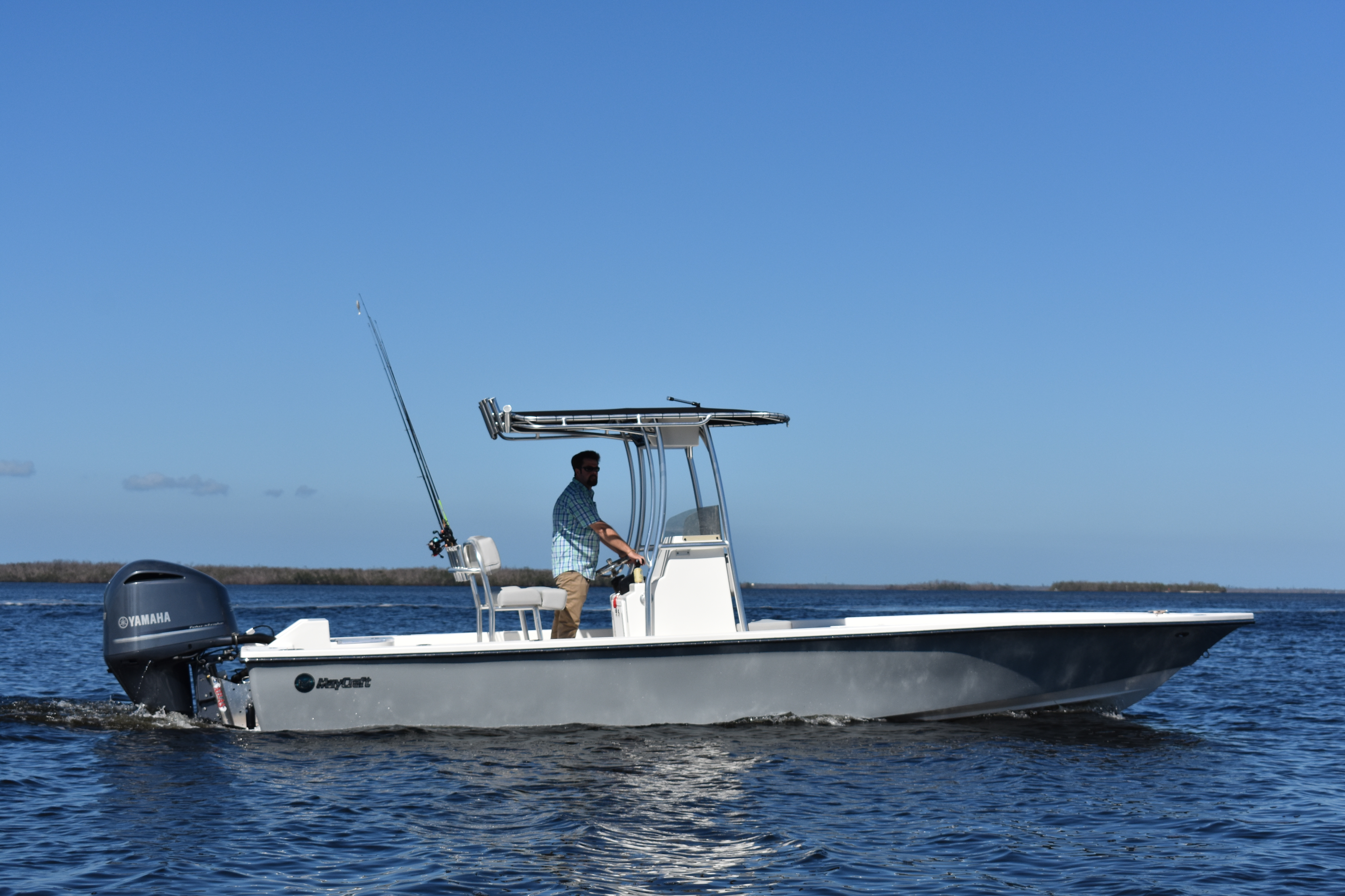 260 Bay Boat exterior