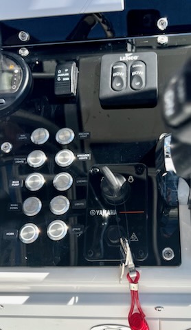 260 Bay Boat interior