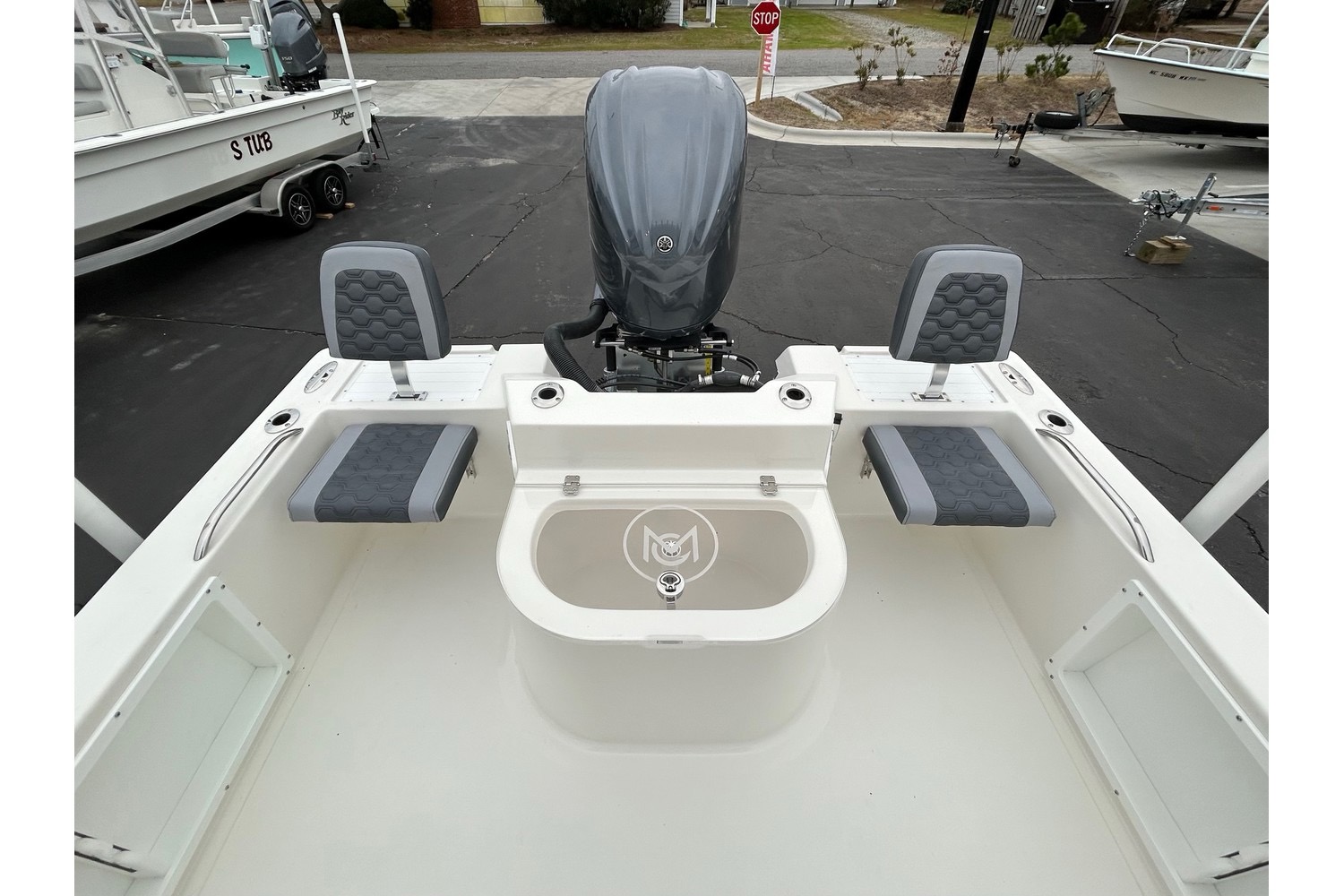 260 Bay Boat interior