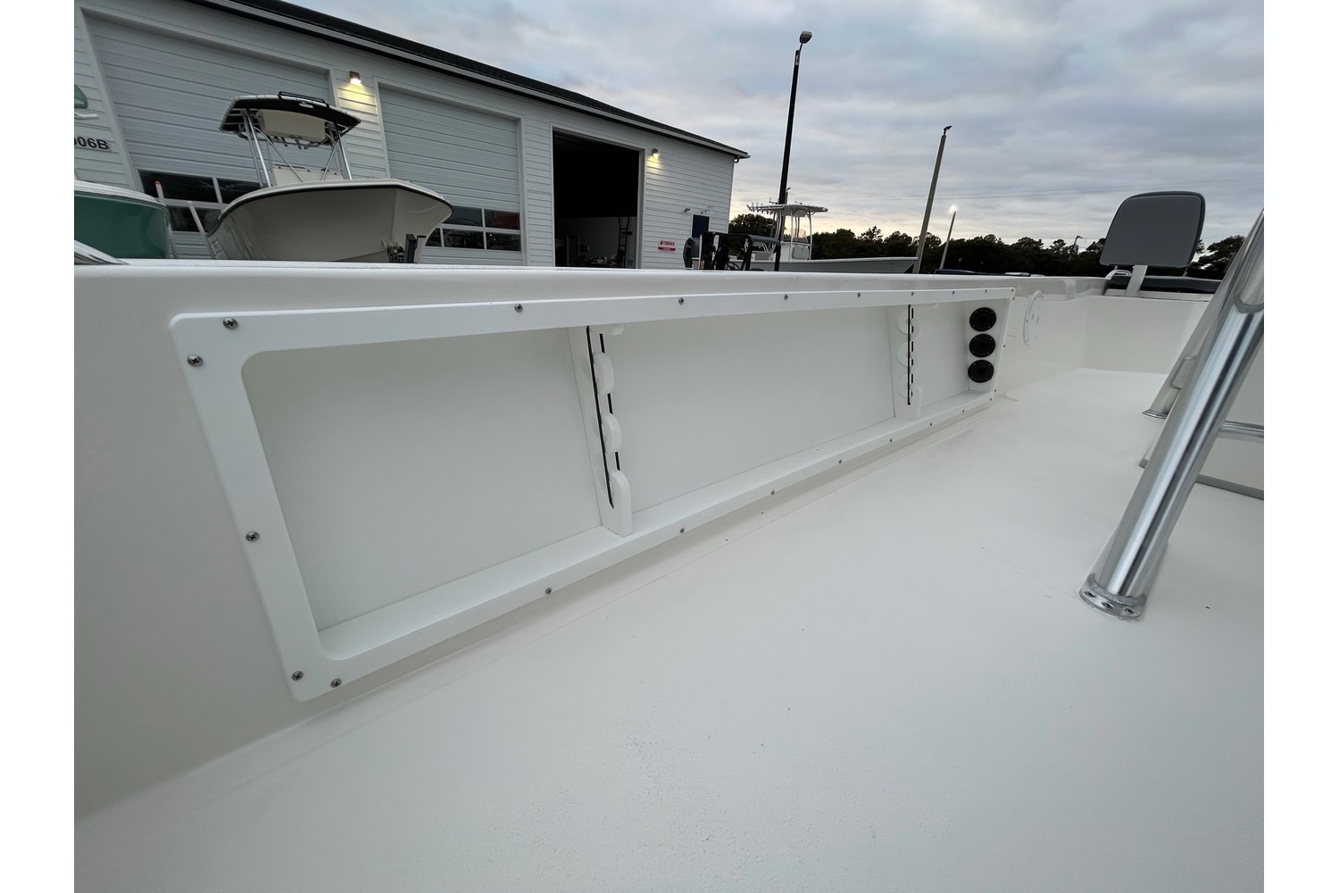260 Bay Boat interior